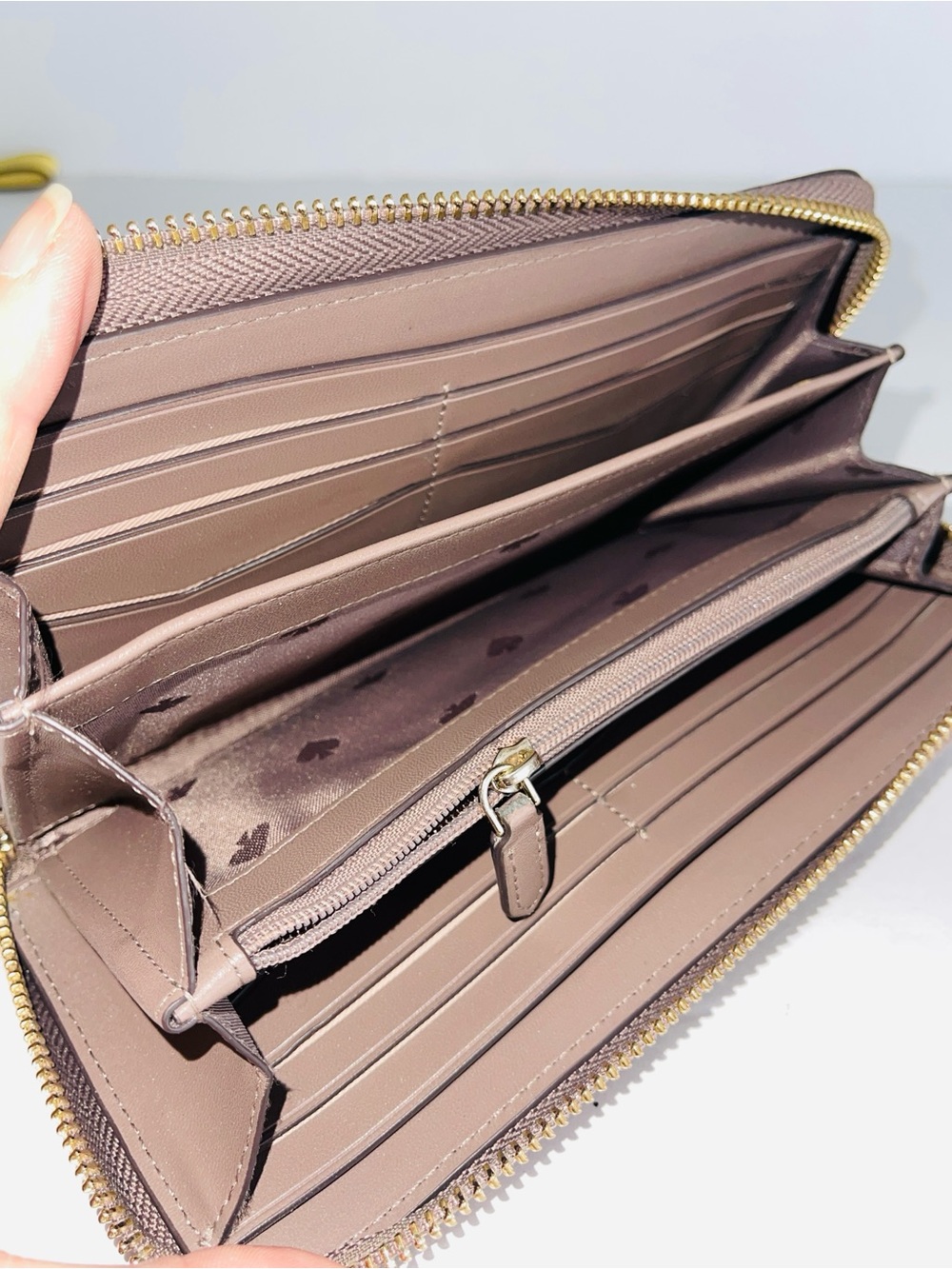 kate spade Mauve Zip-Around Saffiano Leather Wallet with Gold Logo Dusty Pink - Picture 12 of 14